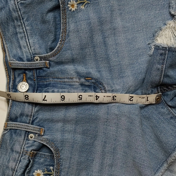 Old Navy High Waisted Distressed Jean Shorts 10 - Picture 7 of 10